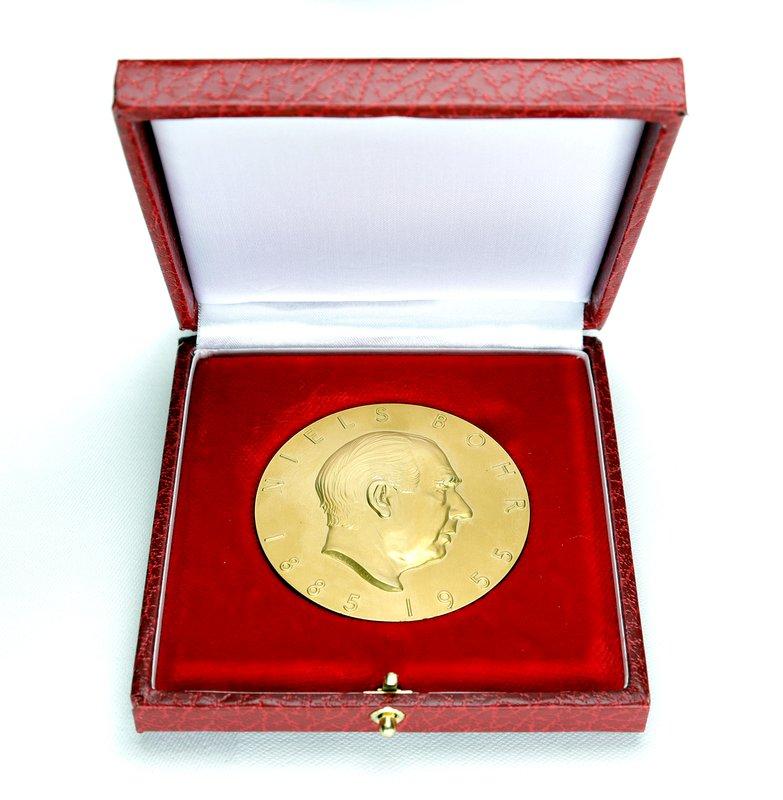 Niels Bohr medal