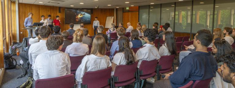 Presentatie van het final event 2024-2025